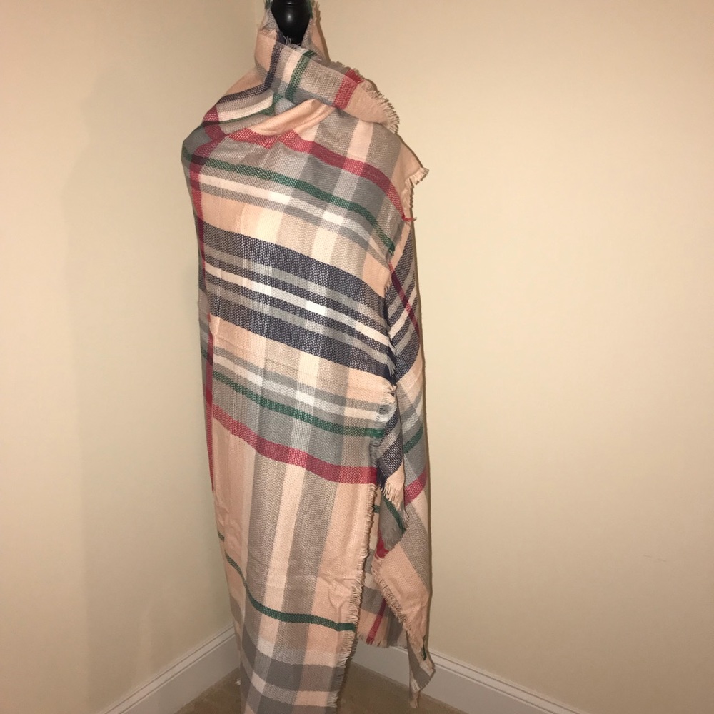 Oversized women’s Classic Plaid Blanket Scarf - Picture 7 of 7